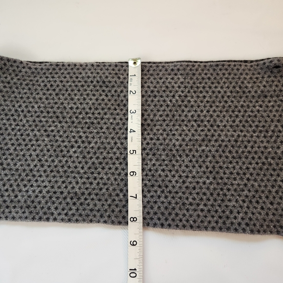 Cashmer Italy Bicolor Reversible Scarf Button Closure Reversible - Picture 6 of 9